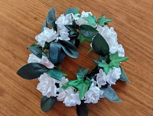 REAL TOUCH Gardenia candle ring for a 6″ pillar candle or cremation urn.