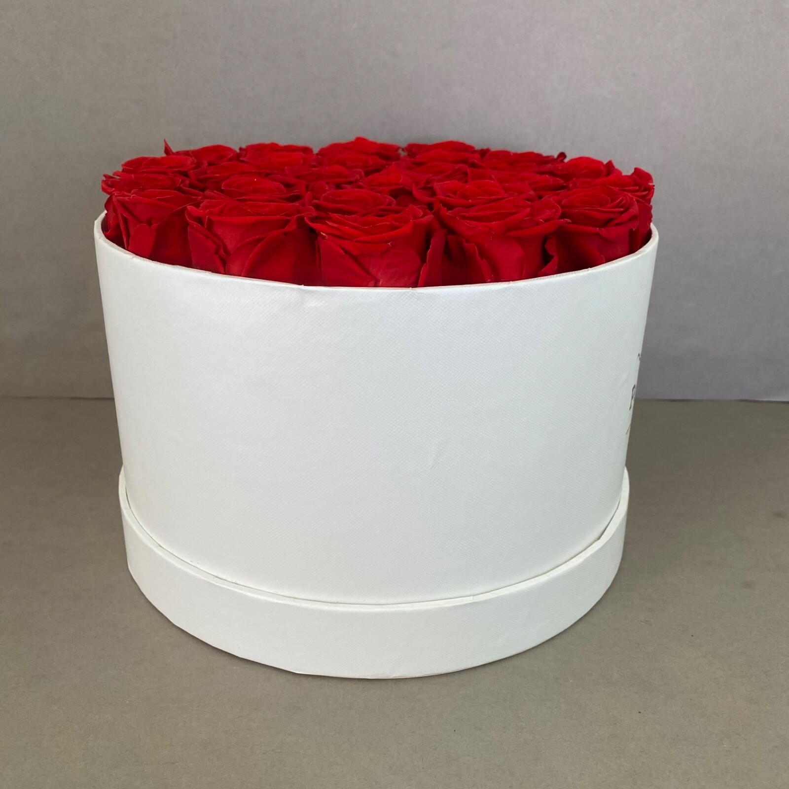 NIB Perfectione 27 Preserved Real Red Roses in Round Box ~ Lasts 3-5 Years
