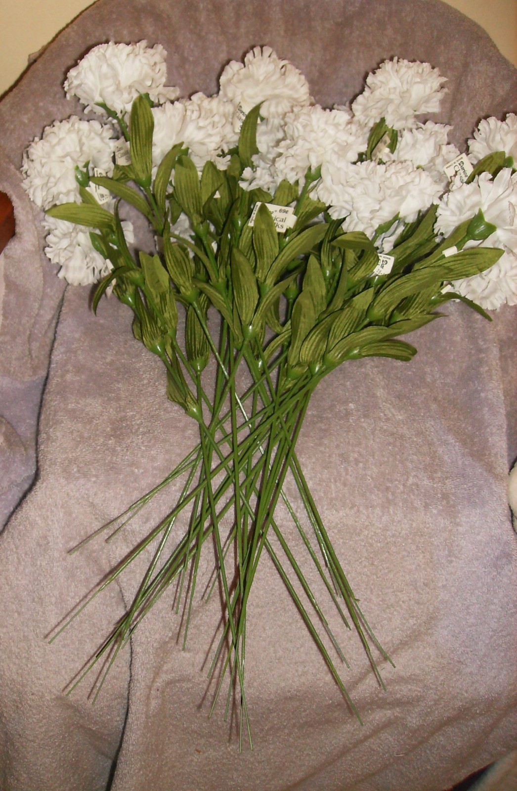 2 DOZEN WHITE MUMS STEMS 24 PC DARACE WASHABLE SILK SATIN NEW IN PACKAGE