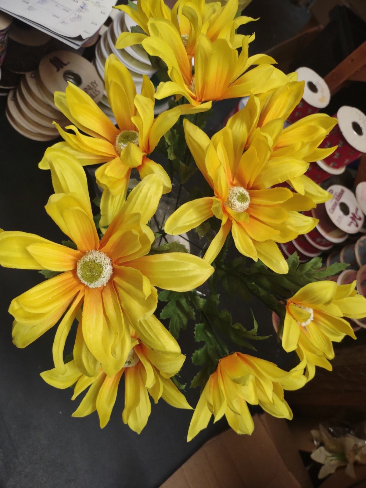 18″ Spider Dahlia, Silk Bush “Grand Teton” with 9 Stems, Yellow, 5″ Blooms