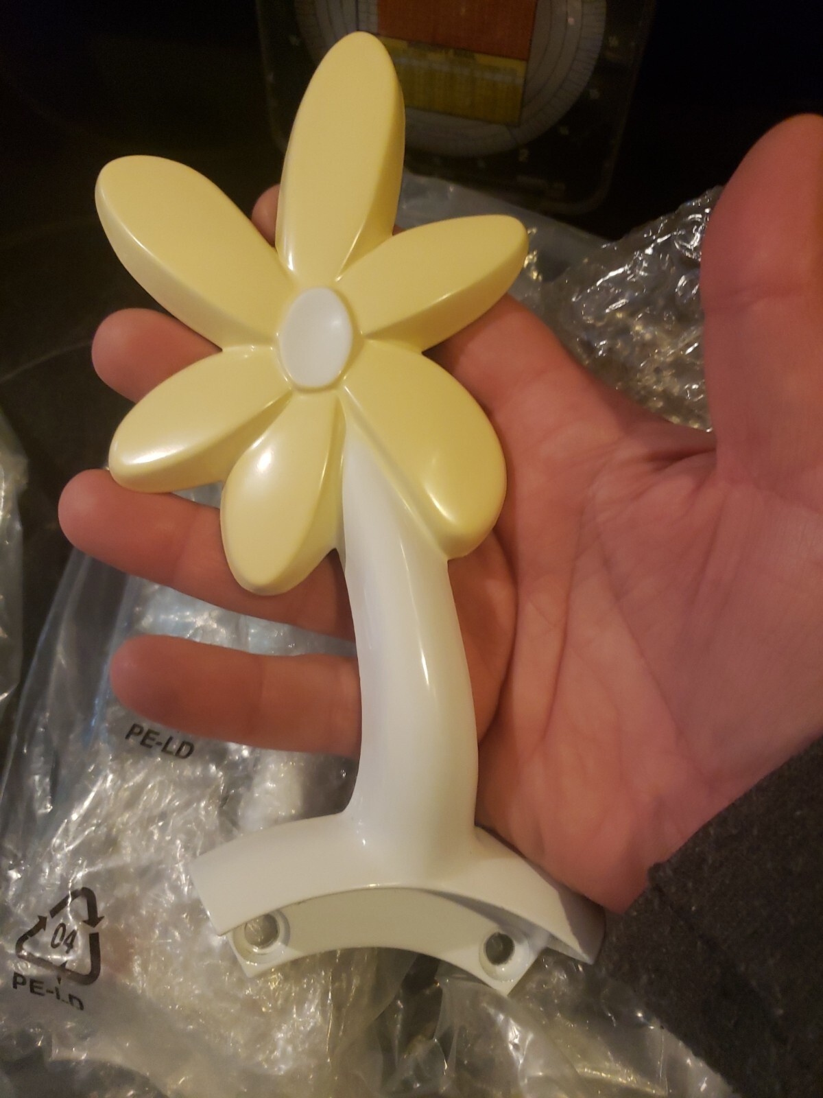 Flower Pastel Screw To Round Edge Decor Metal