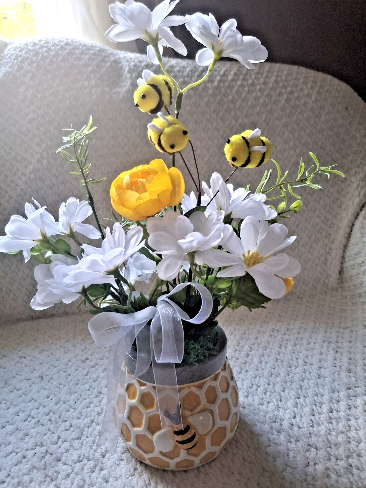 Bumble Bees & Flowers, floral Arrangement, Centerpiece ADORABLE