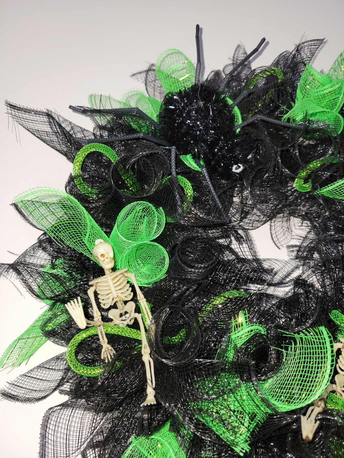 Halloween Deco Mesh Front Door Wreath Wall Decoration 18″ black green skeleton