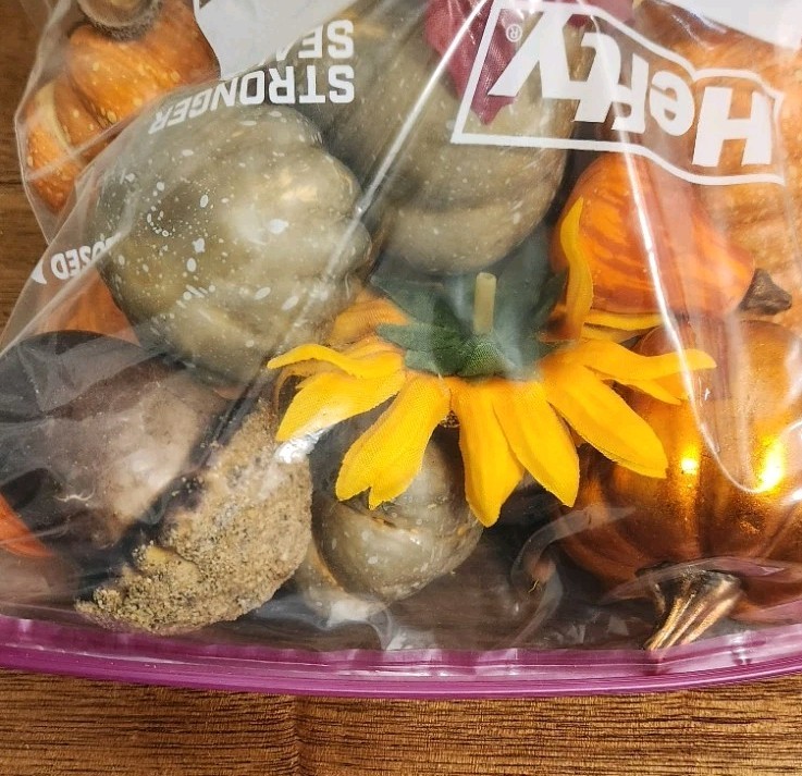 Great Lot of Decorative Fall Autumn Pumpkins Acorns Berries Bowl Vase Filler