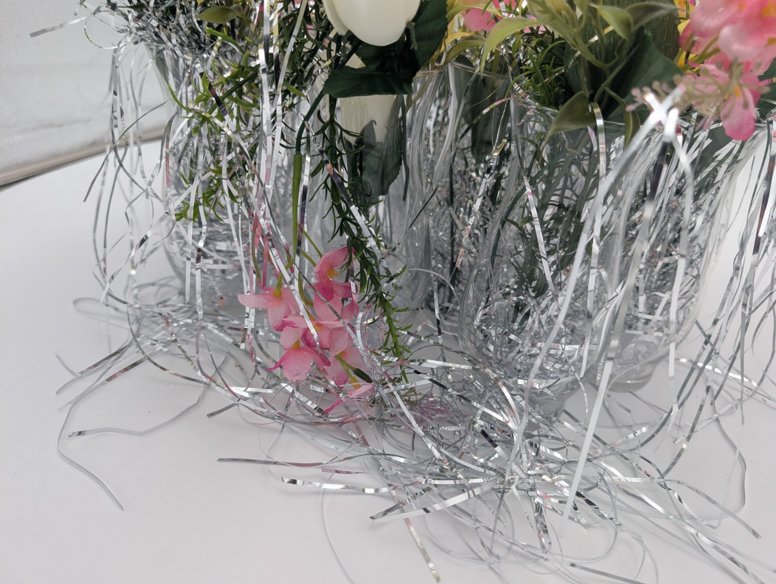 12 Vases with tinsel artifical flowers clear stones