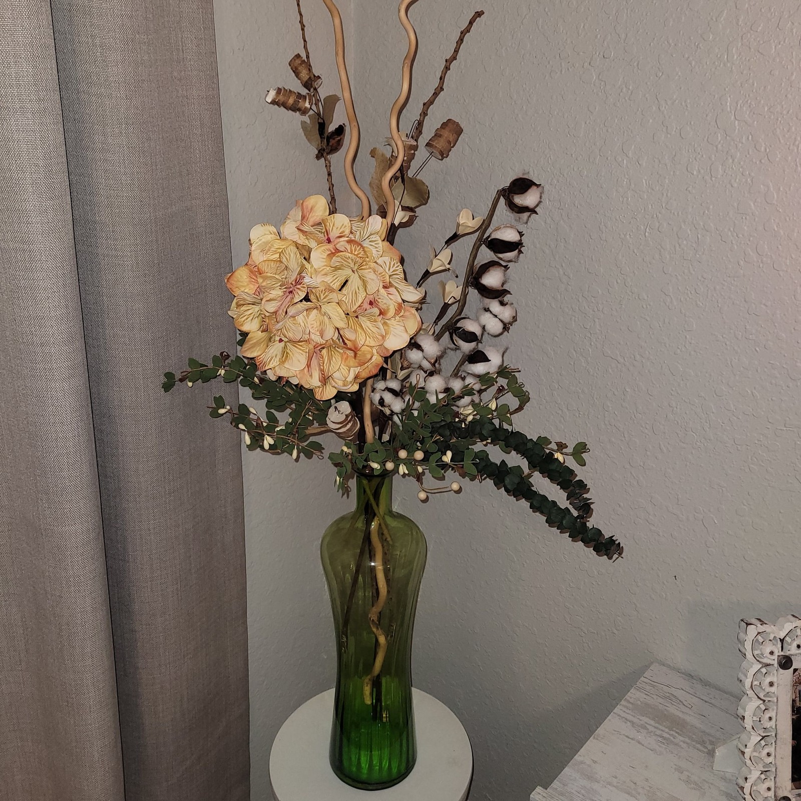 Artificial Hydrangea Flower Arrangement in Clear Green Glass Vase