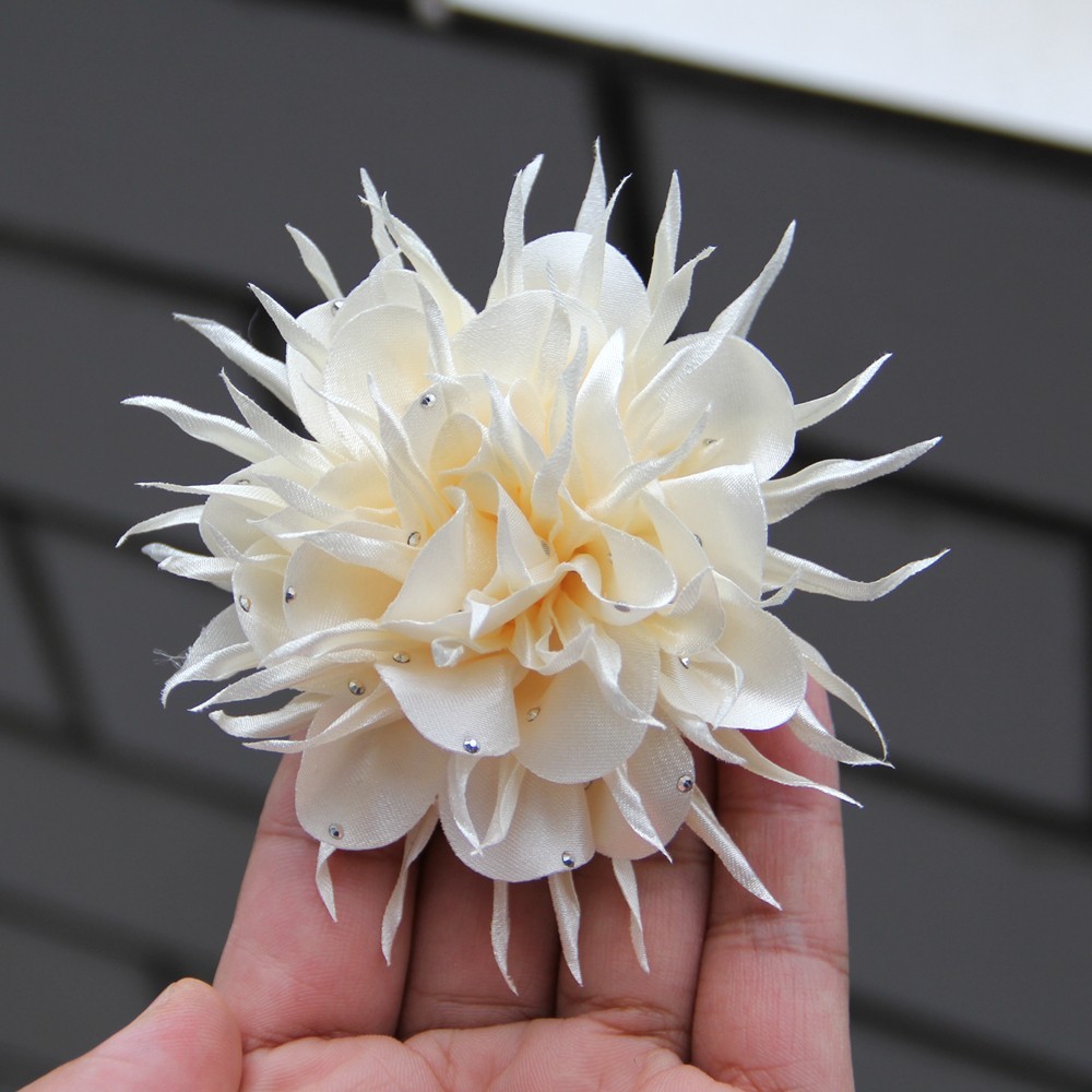 With Beard Edge9.5cm New Women’s Flower Brooch with Tassel Beads Handmade Craft