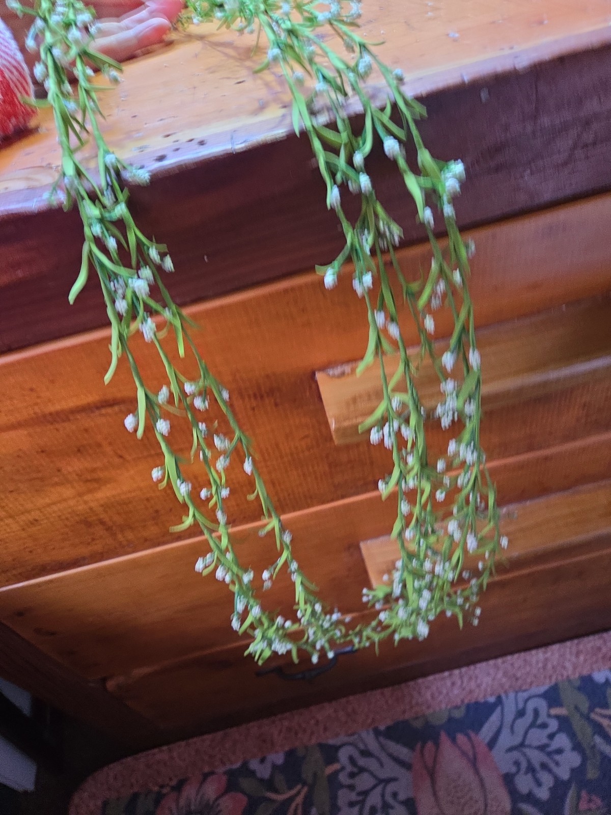 Delicate Green & White Trailing Silk Greenery 35″ Stems. Hangs Gacefully PRETTY
