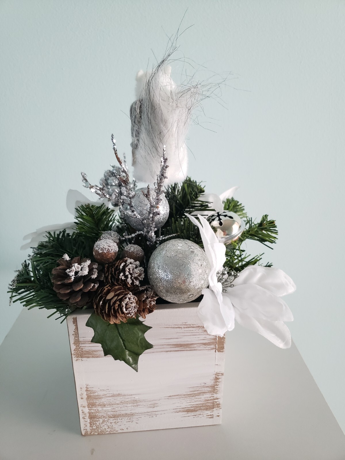 Christmas Rustic Farmhouse Floral Arrangement Decor In Wood Box White Silver