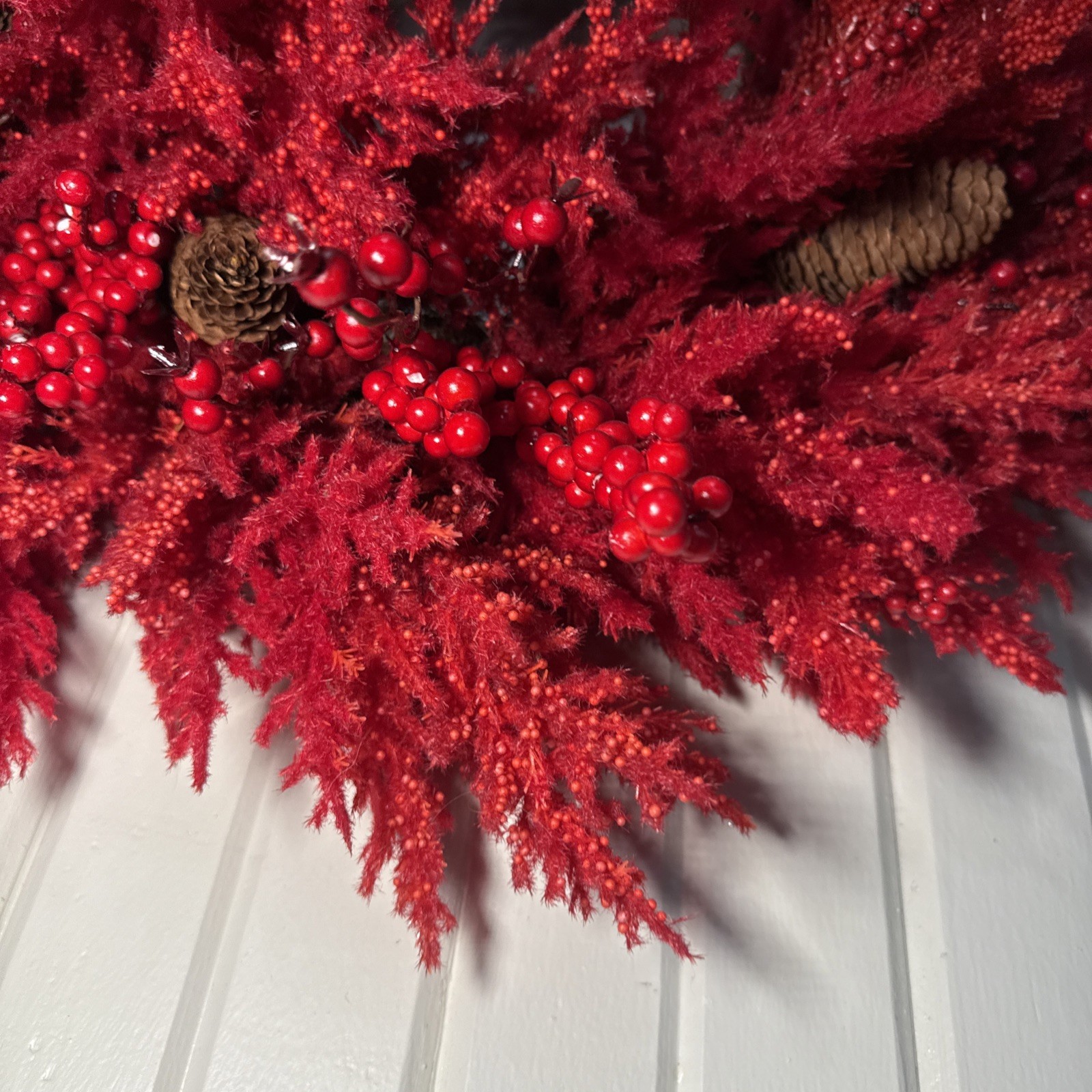 Beautiful Fluffy Red Christmas Wreath Berries Pinecones 27”