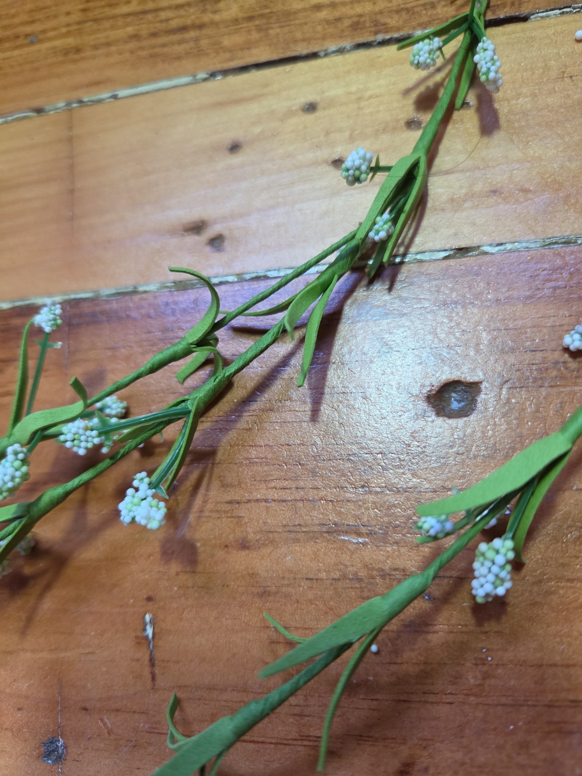 Delicate Green & White Trailing Silk Greenery 35″ Stems. Hangs Gacefully PRETTY