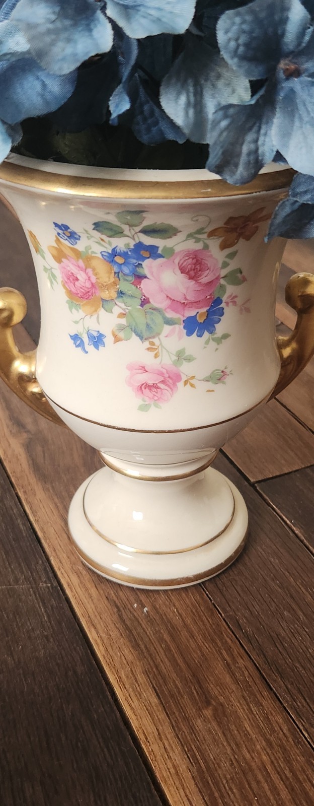 “Classy You” In Vintage Campana Porcelain Vase/Urn Roses Floral w/Gold Trim 8″