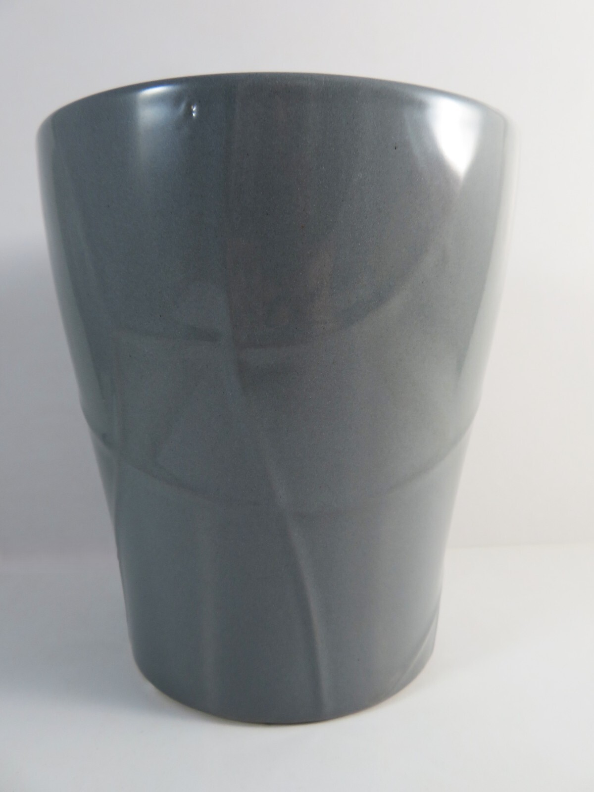 Ceramic Planter Curved Arc Lines Veined Exterior Gray Glossy Indoor 5.5 Inch