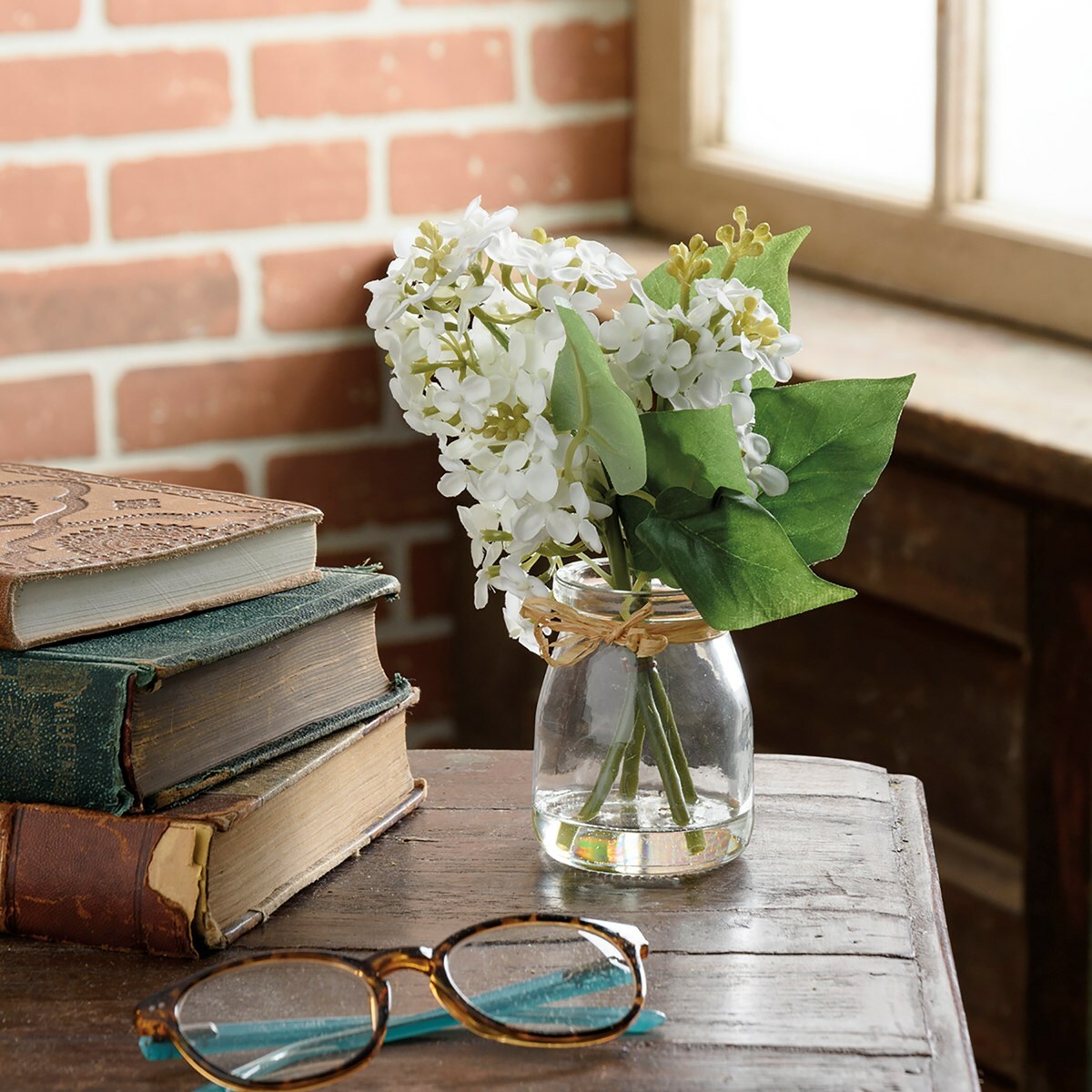 Primitives by Kathy – White Lilac Jar – 102343