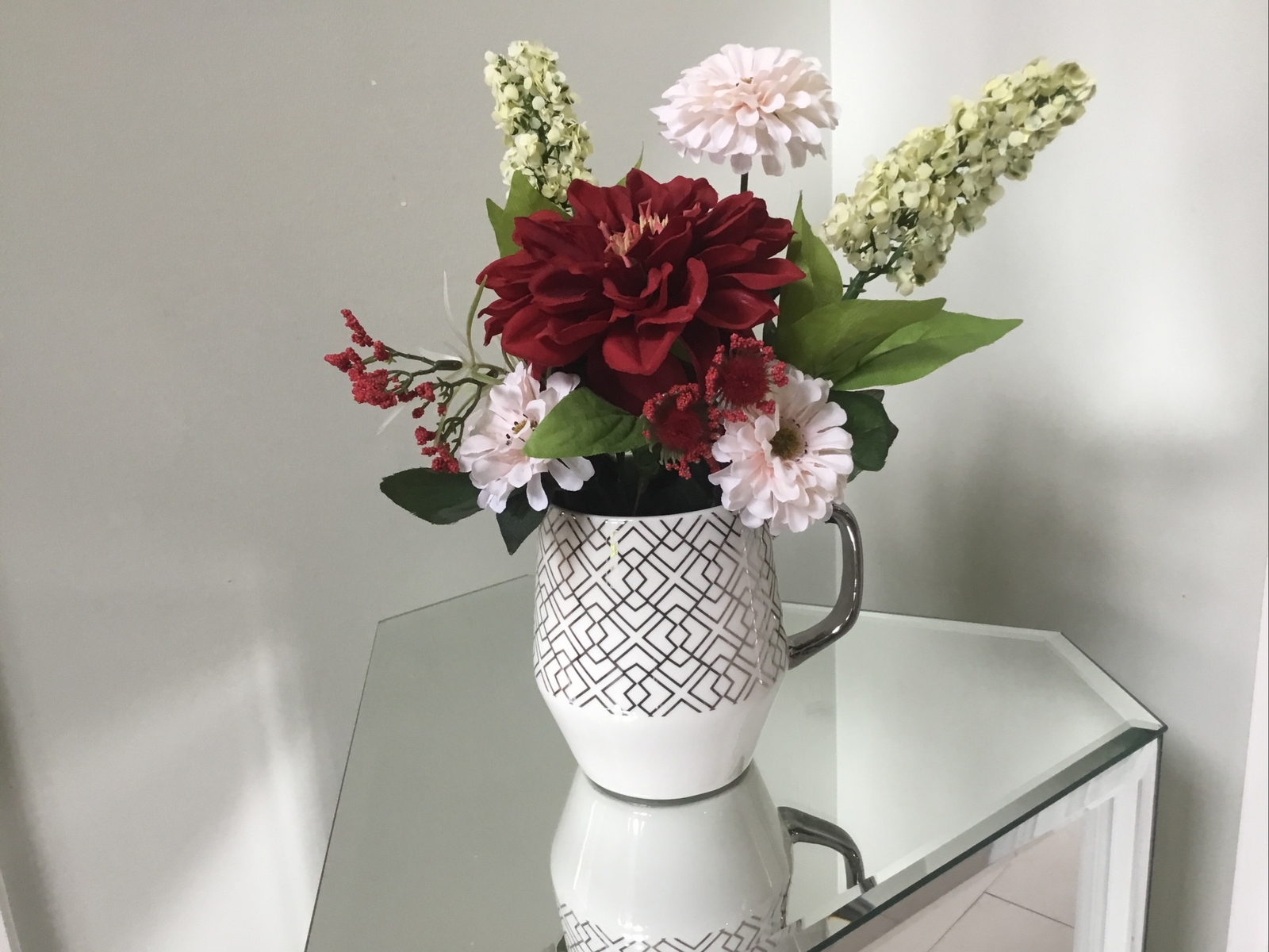 Artificial Floral ARRANGEMENT Flower white Red Decor white Vase 11 inch tall