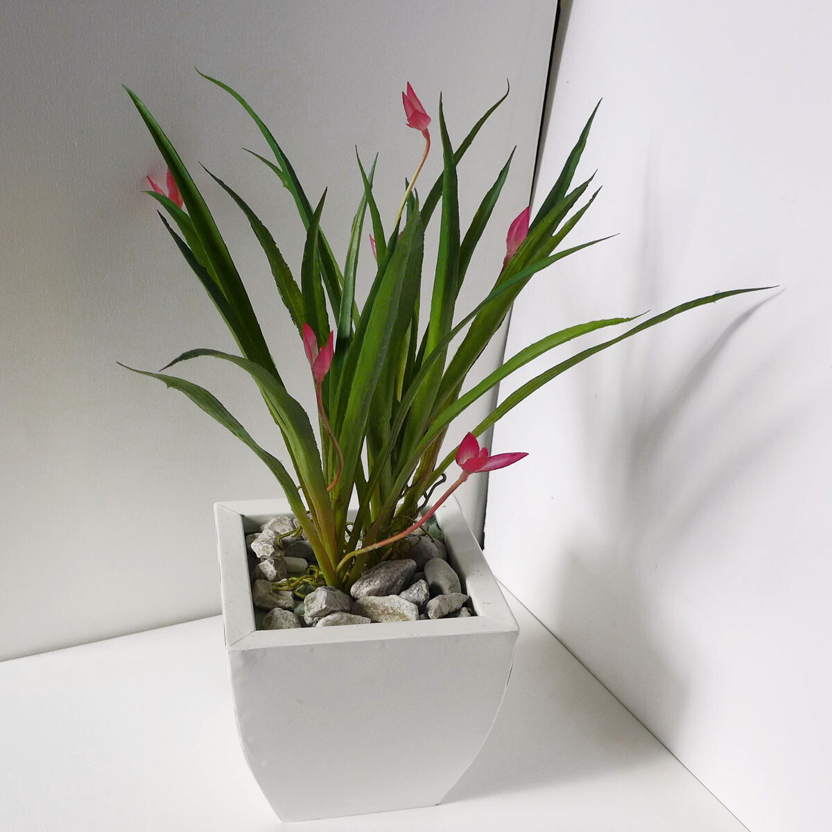 2 Pcs Artificial Grass Red Flower Orchid Plastic Home Garden Decora (94 A)