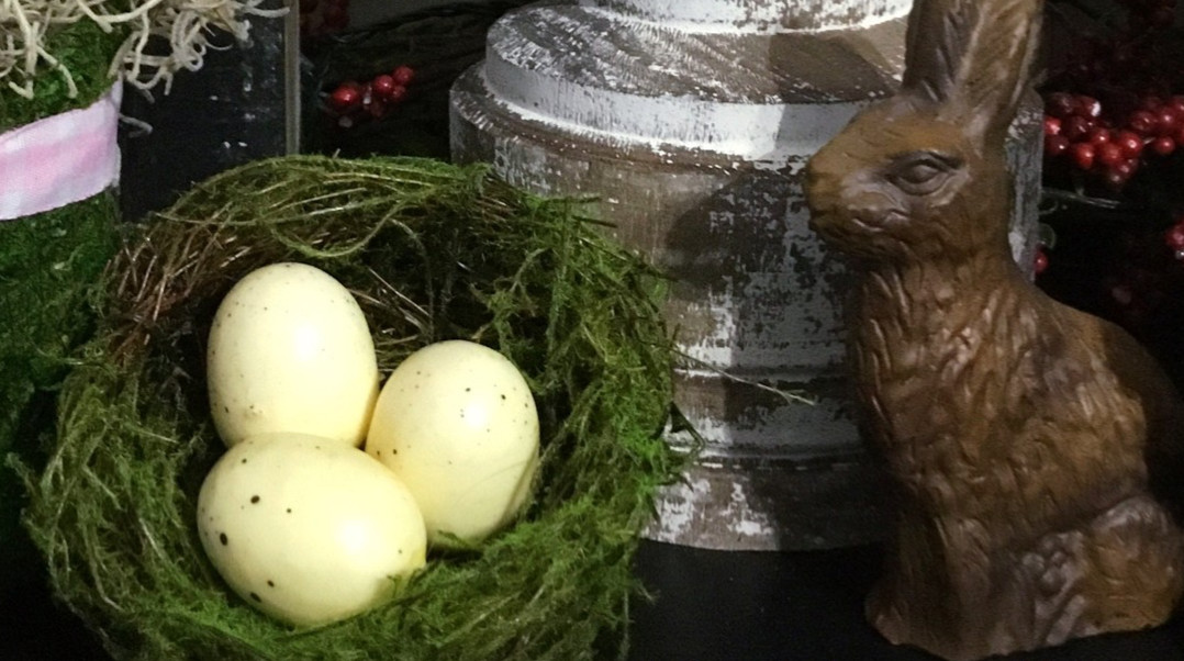 4” Mossy Spring Birds nest with pale yellow faux speckled eggs