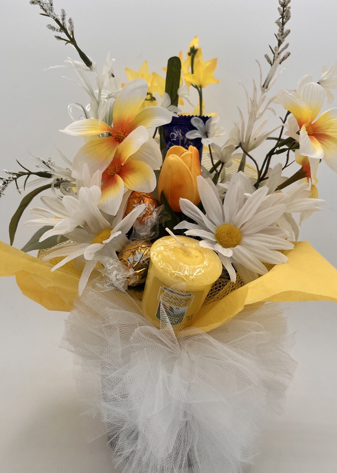 Yellow Fizz Bouquet! Lindt Lindor chocolate And Truffles with A Yankee Candle