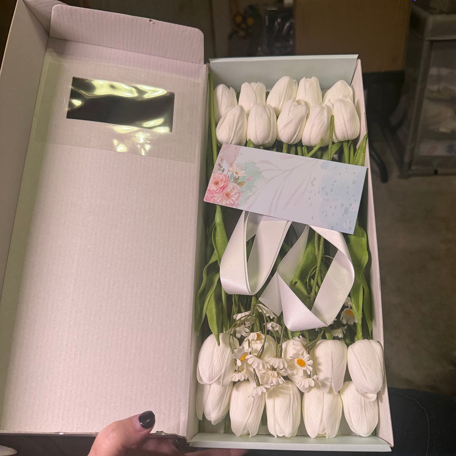 HIMUTAIN 20-Piece Artificial White Tulip Bouquet with Gift Box and Ribbon