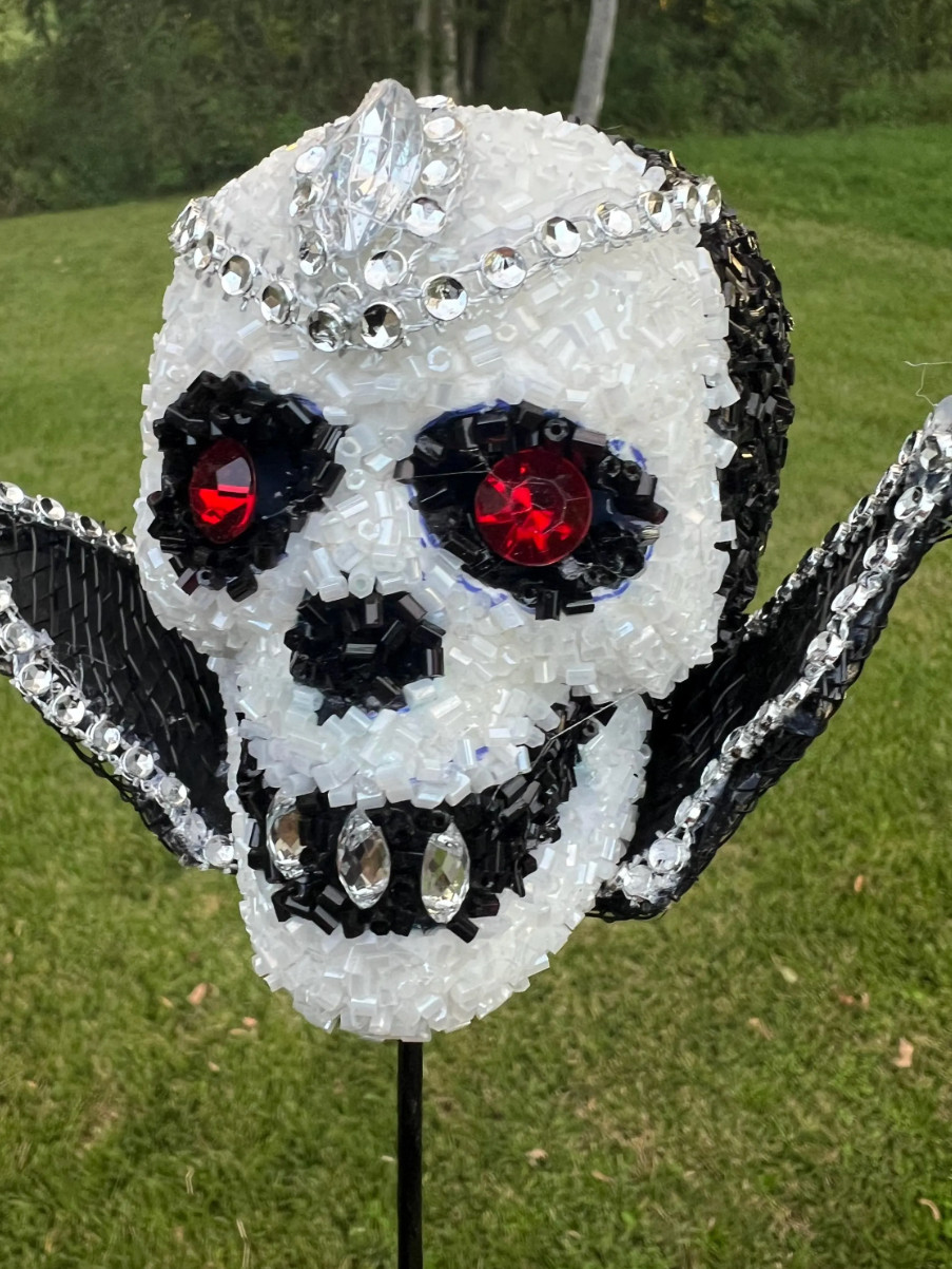 Nancy Brown Halloween Black & White Skull Beaded & Rhinestone Vampire Pick