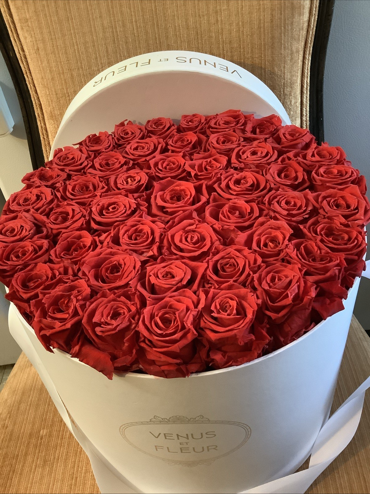 Venus Et Fleur Large Round White Box 46 Red Eternity Preserved Roses Luxury