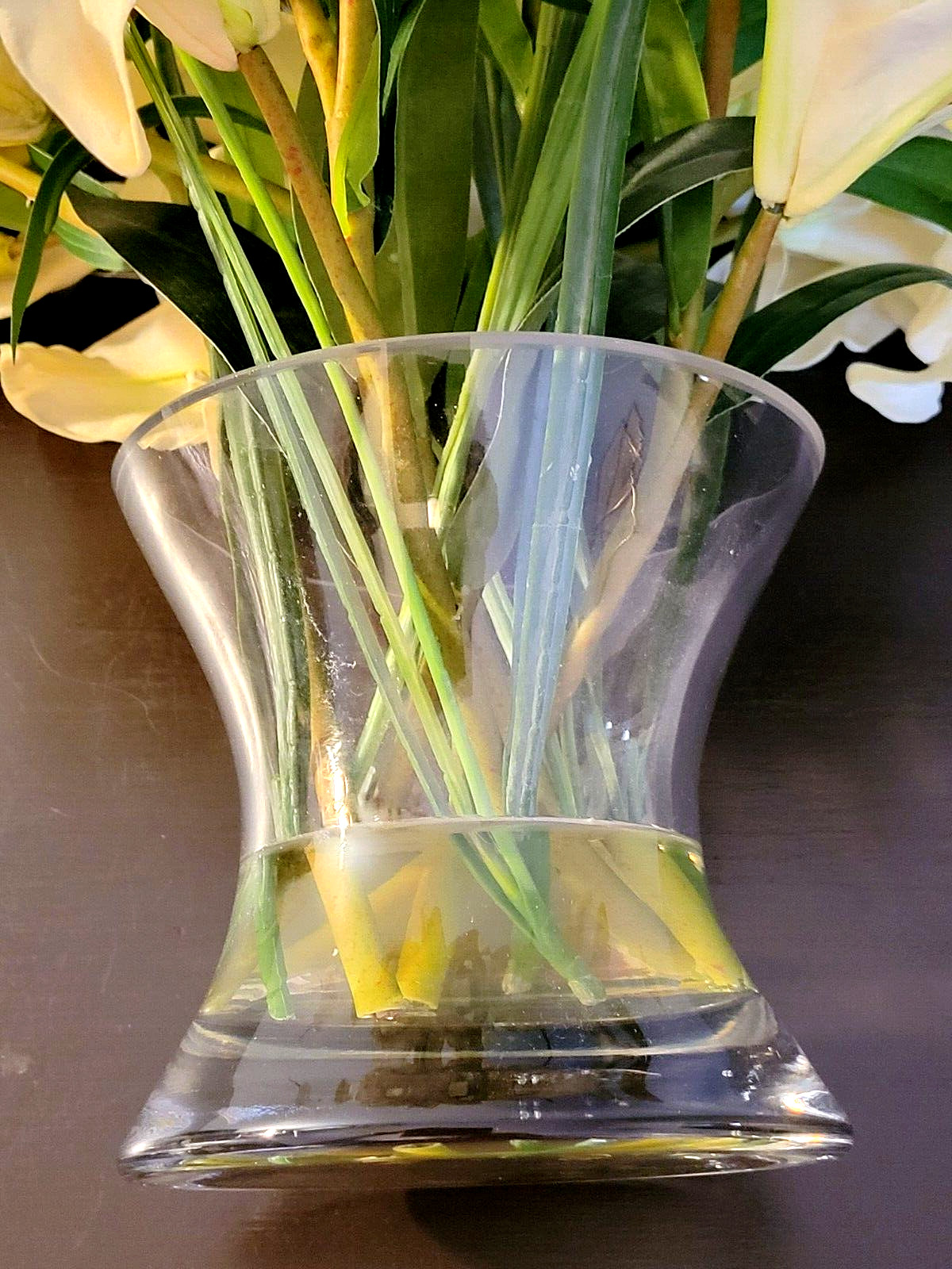 Petals Office Scapes Direct Silk Lillies Floral Arrangement In Glass Vase PSJ