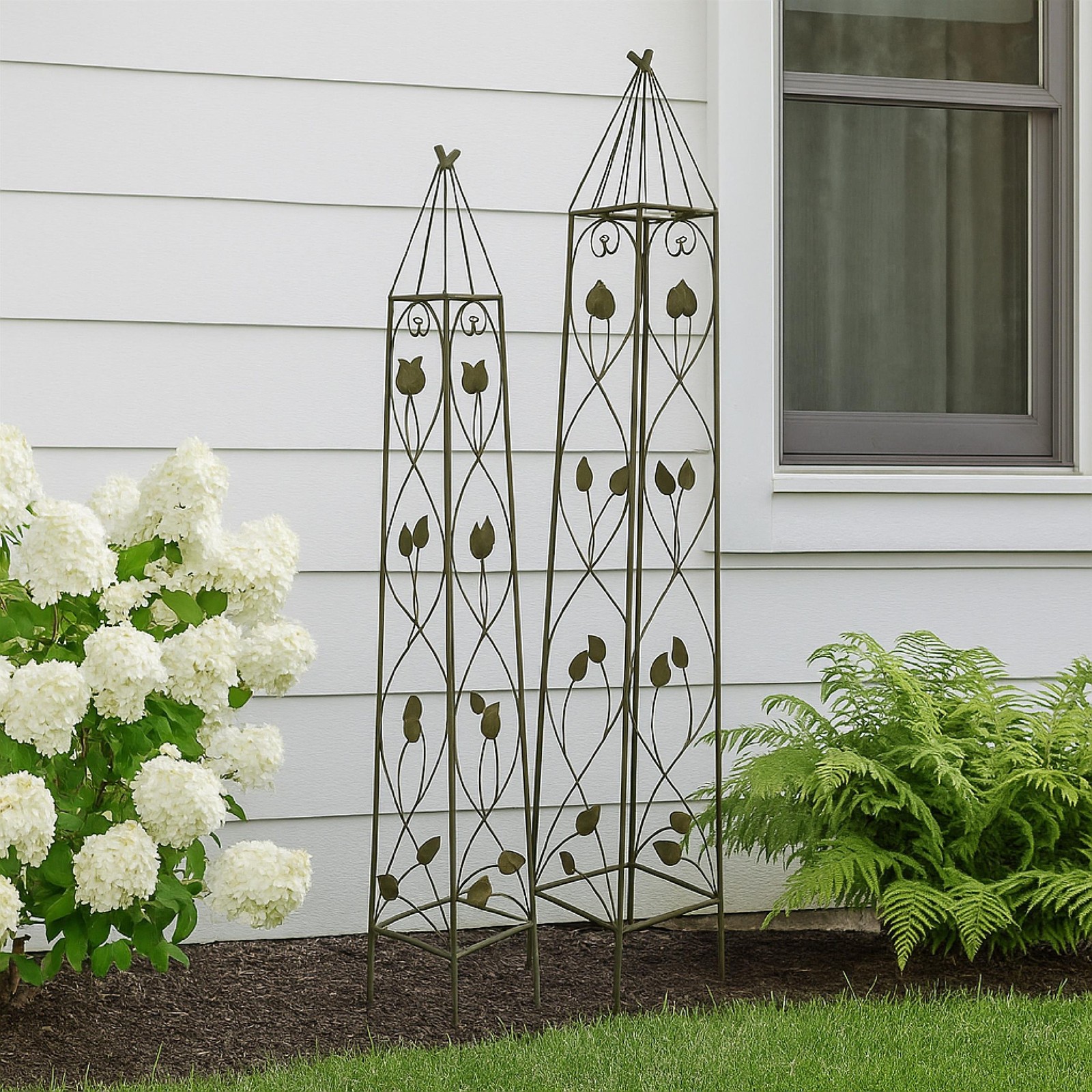 Benjara Kanye Garden Trellis Set of 2- Leaf Details Vertical Plant Green Metal