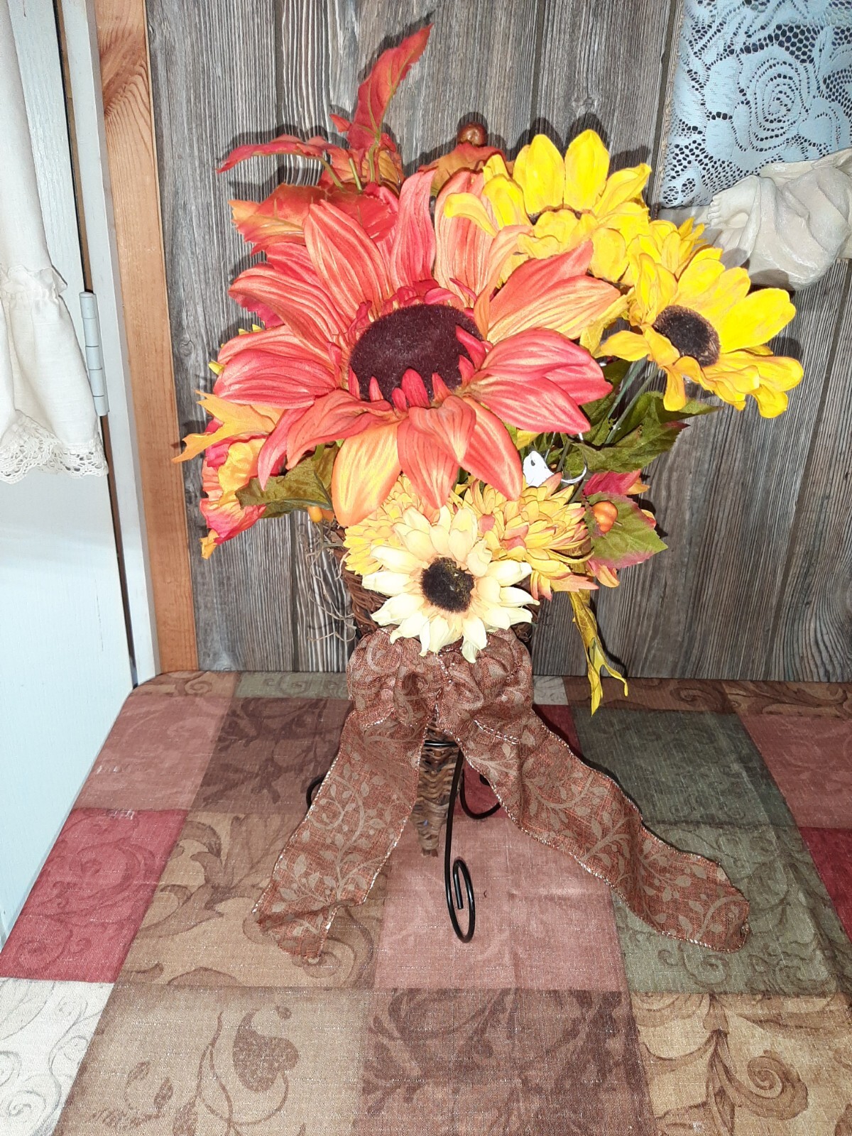 Autumn Fall Free Standing Table Decoration Artificial Flowers Centerpiece