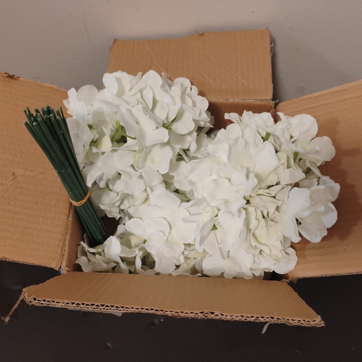 Auihiay White Artificial Flowers New