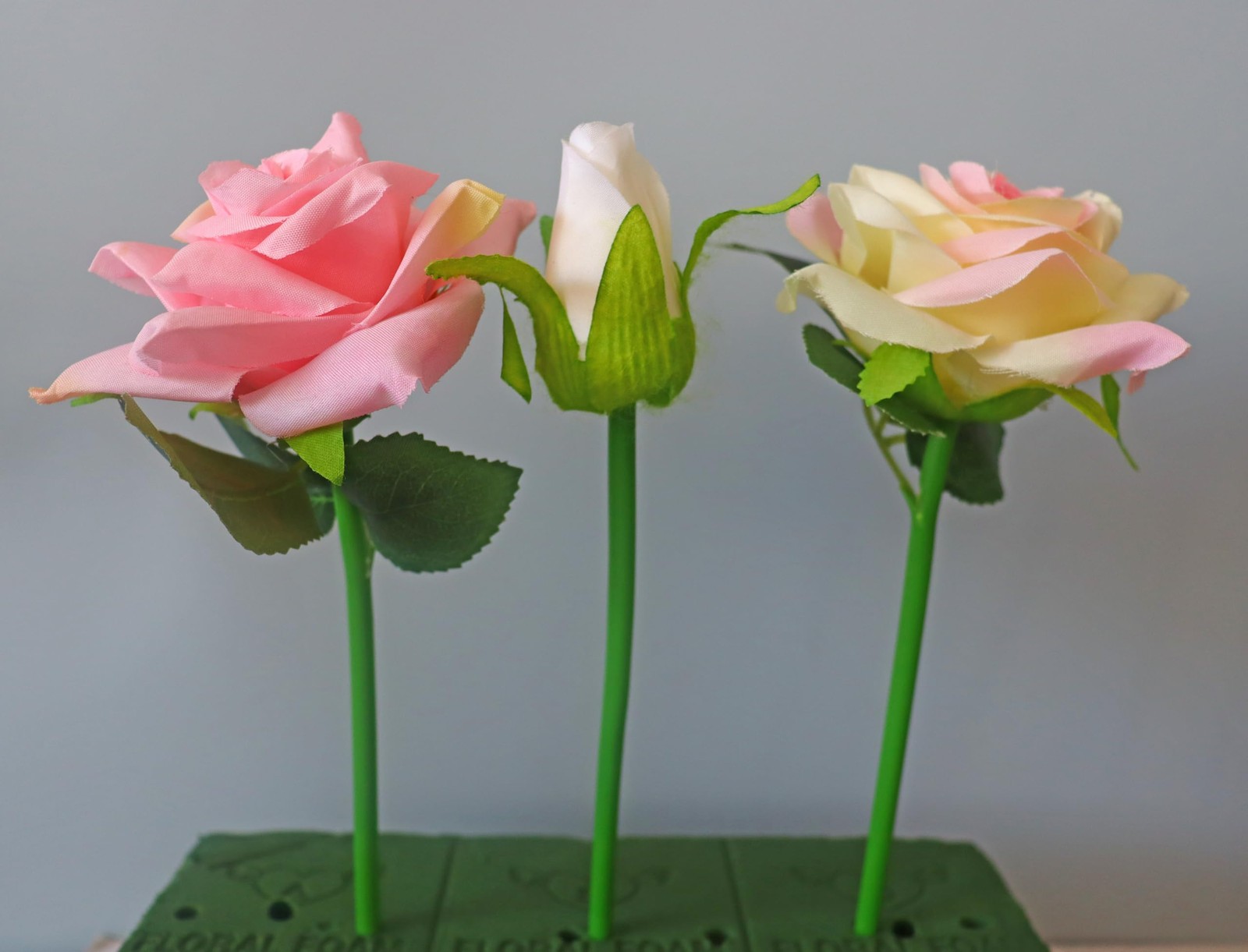 Fake Flowers in A Vase Pink Silk Roses Bouquet with Ceramic Vase Lifelike Fak…