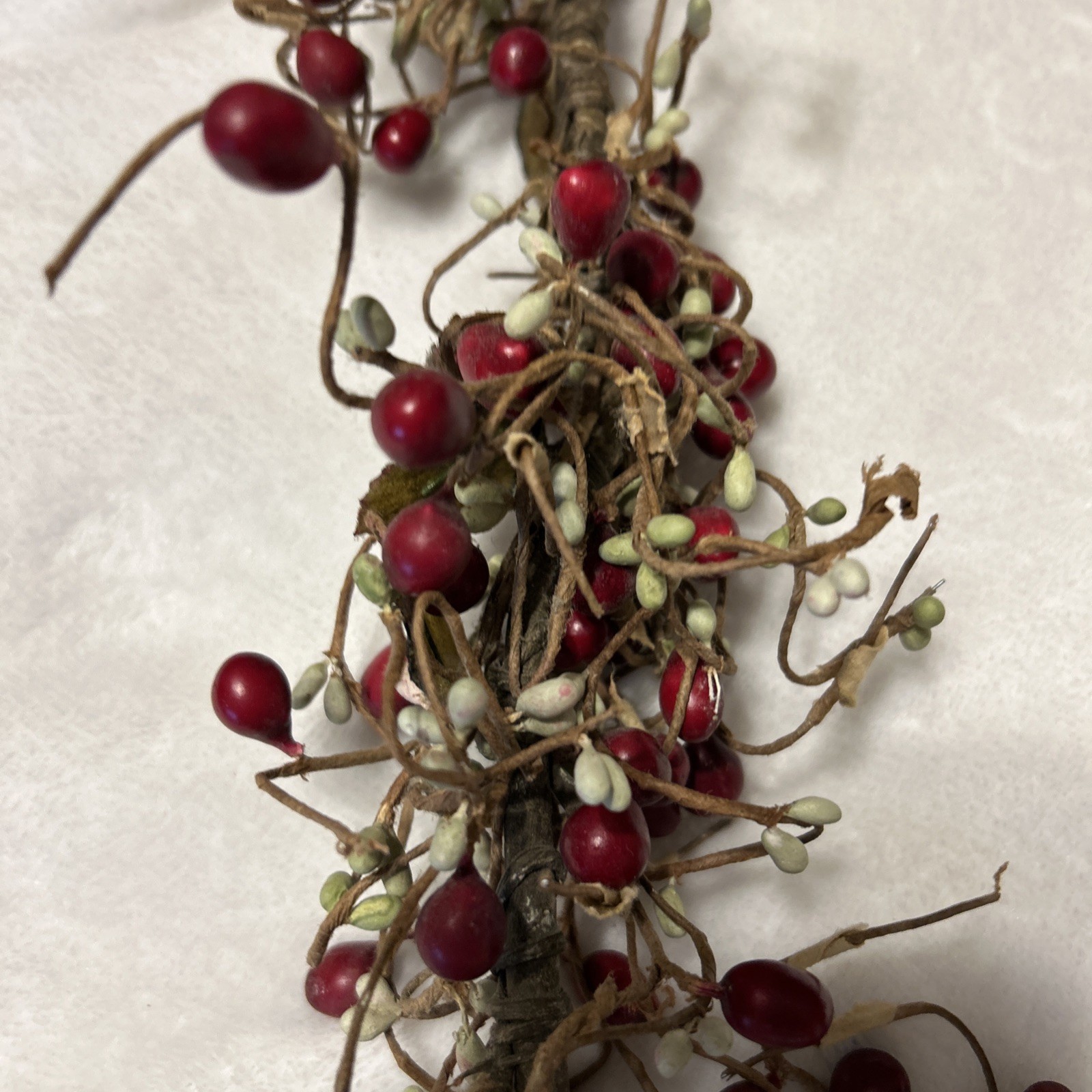 56″ Rustic RED PIP BERRY Pale Green /Cream Bud Window Shelf Garland Swag Vine