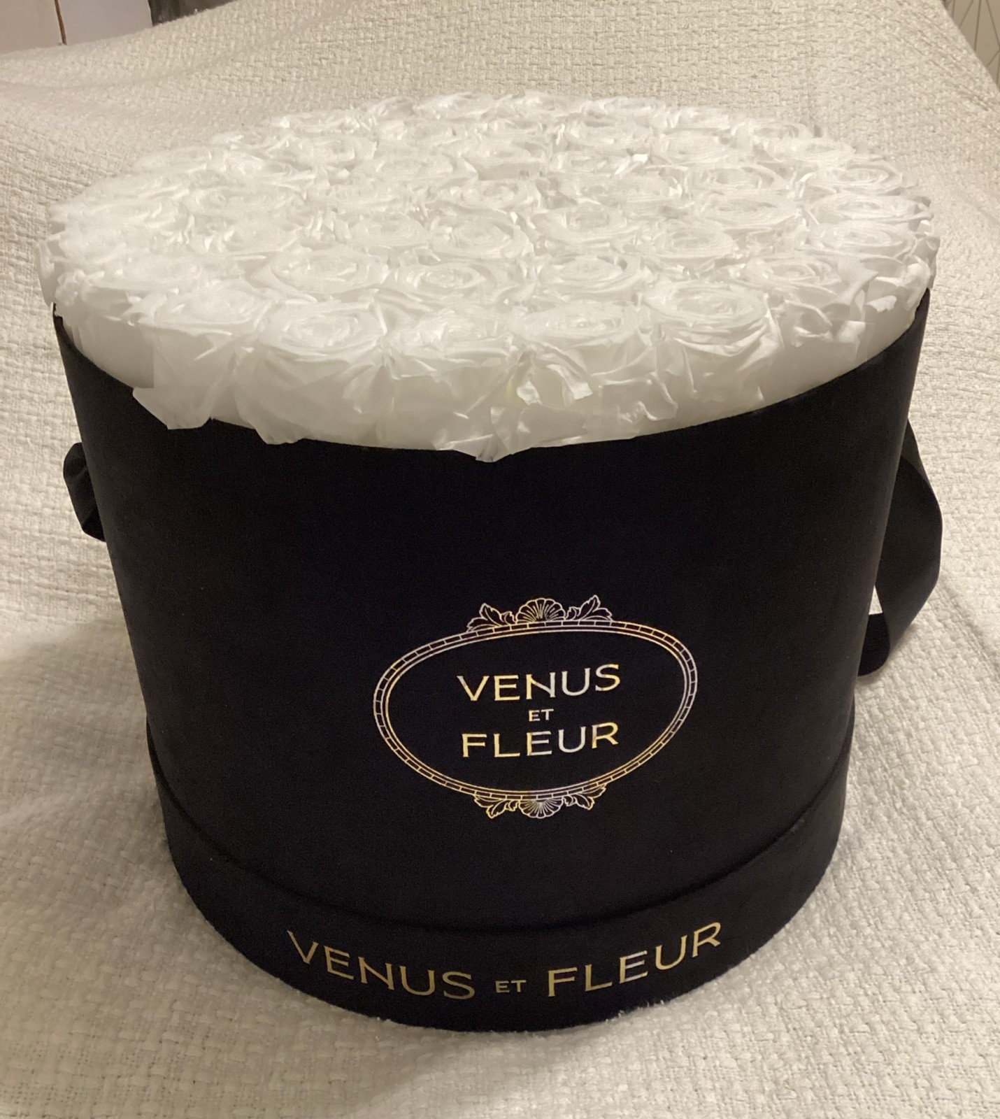 Venus et Fleur White Roses Flower Box Arrangement Large Black Container 46 Roses