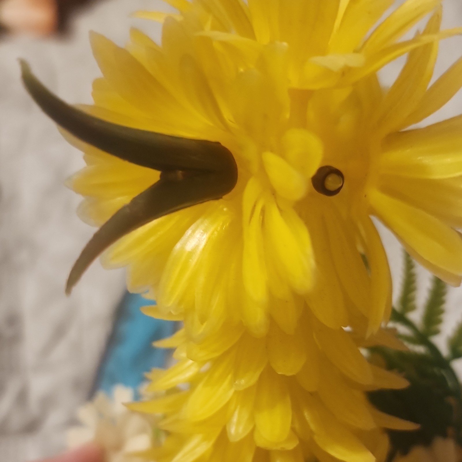 Artificial Yellow White Daisy Easter Floral Arrangement Centerpiece Egg Holder