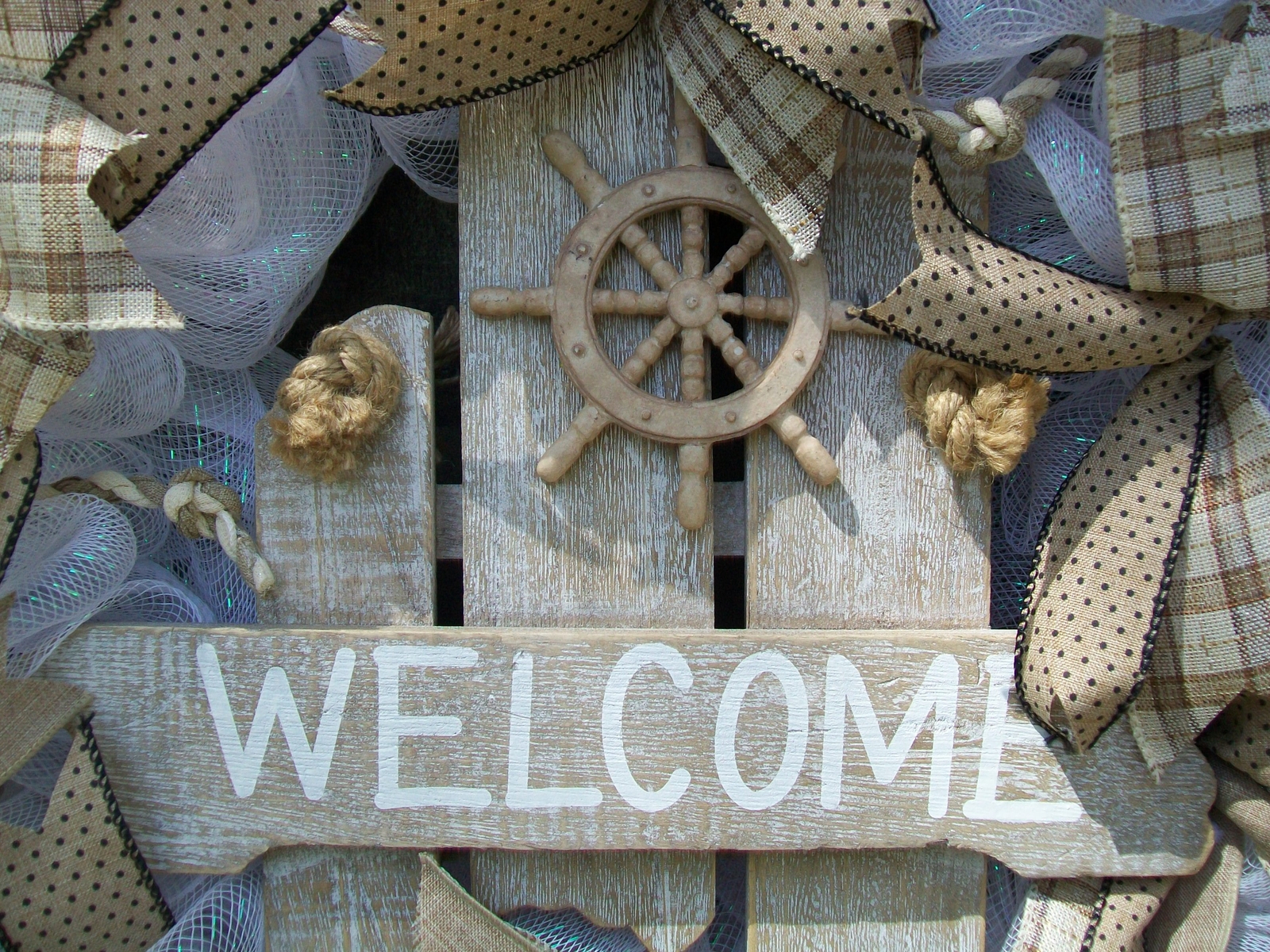 Country Farmhouse Beige White Mesh Wreath with Wood Fence Welcome Plaque