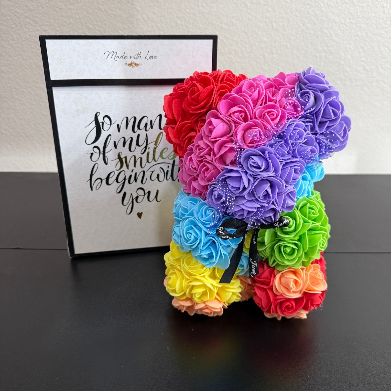 Trésors de Charme Rainbow Rose Bear Artificial Flower Teddy Bear in Gift Box