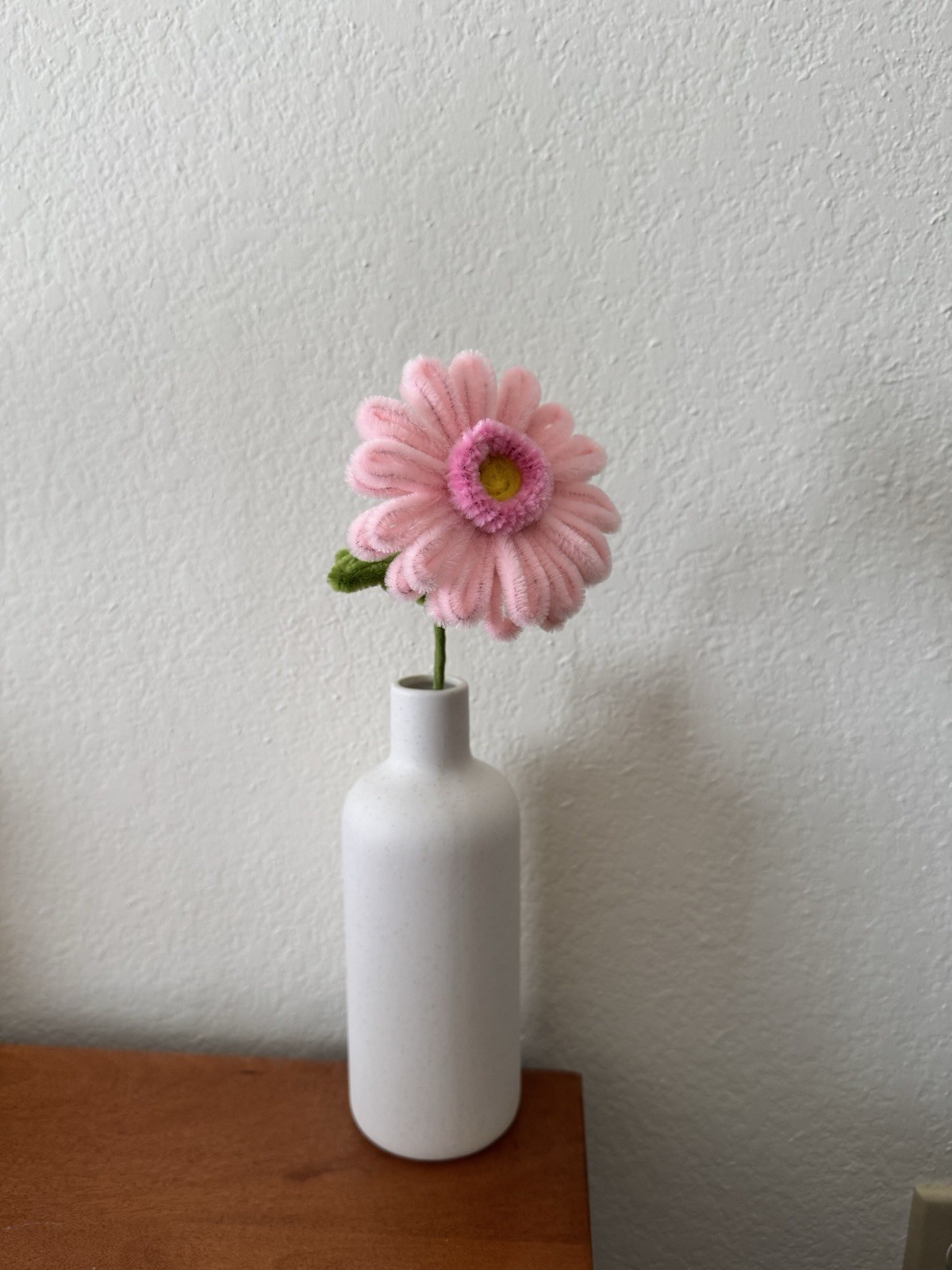 Handmade pipe cleaner flowers; daisy; decoration; vase not included