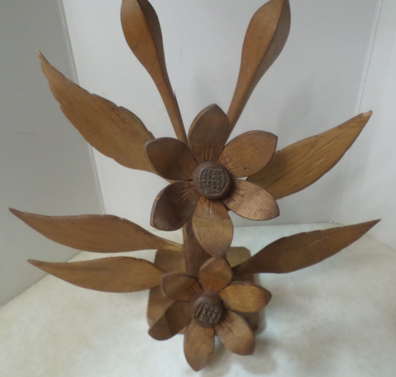VTG Wood Island Style Flower Arrangement