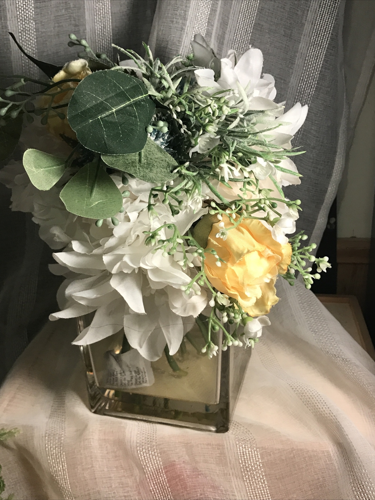 Faux Flower Centerpiece Glass Vase NWT White Yellow Green Beautiful Floral Decor