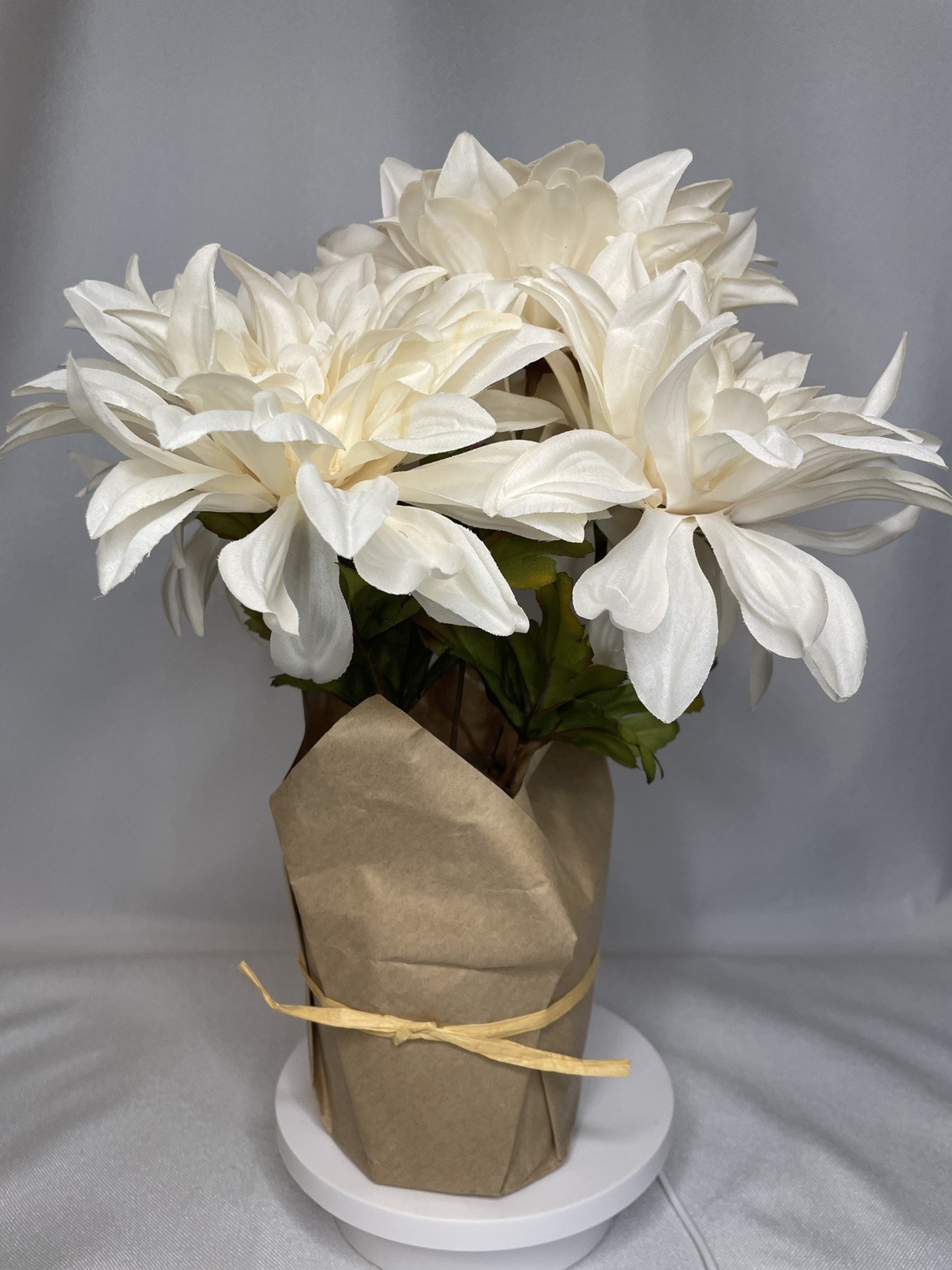 New Ashland Artificial Floral White Dahlia 6-8 Lg Blooms Light Pot 9”x12” HOM15