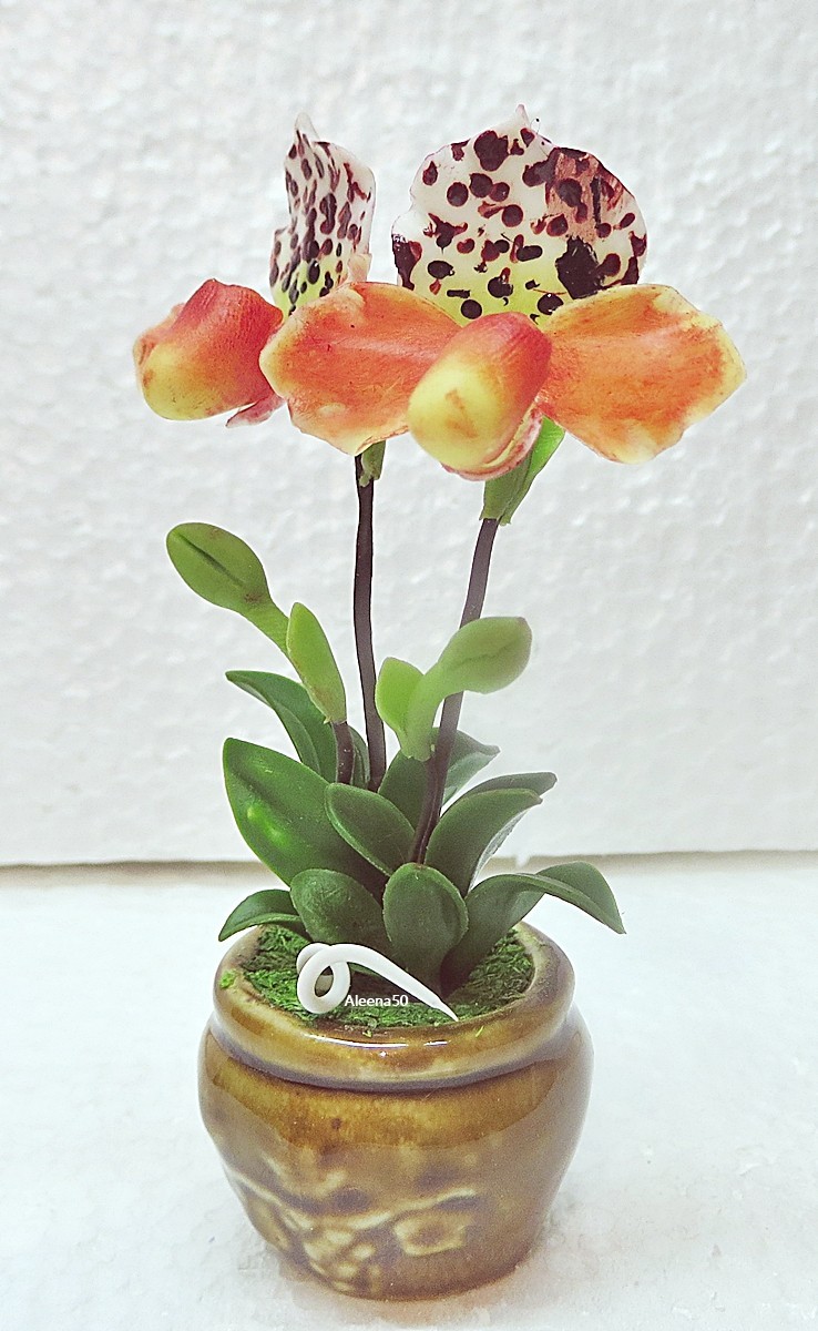 US stock 4″H Handcrafted White w/Spotted & Red Lip Lady Slipper Orchid in Pot