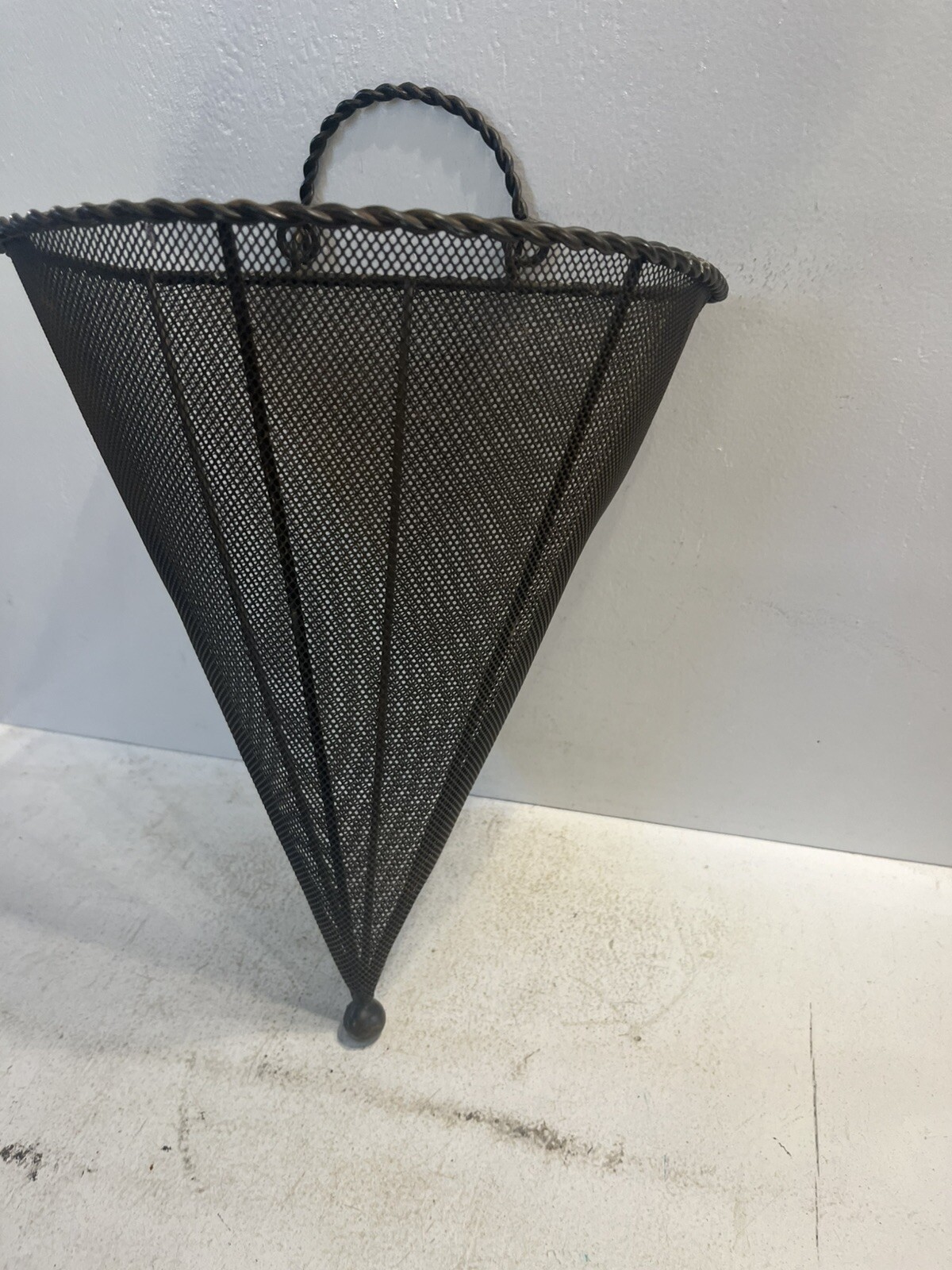 – Hanging Floral Display Steel Cone Shaped Flower Vase Style