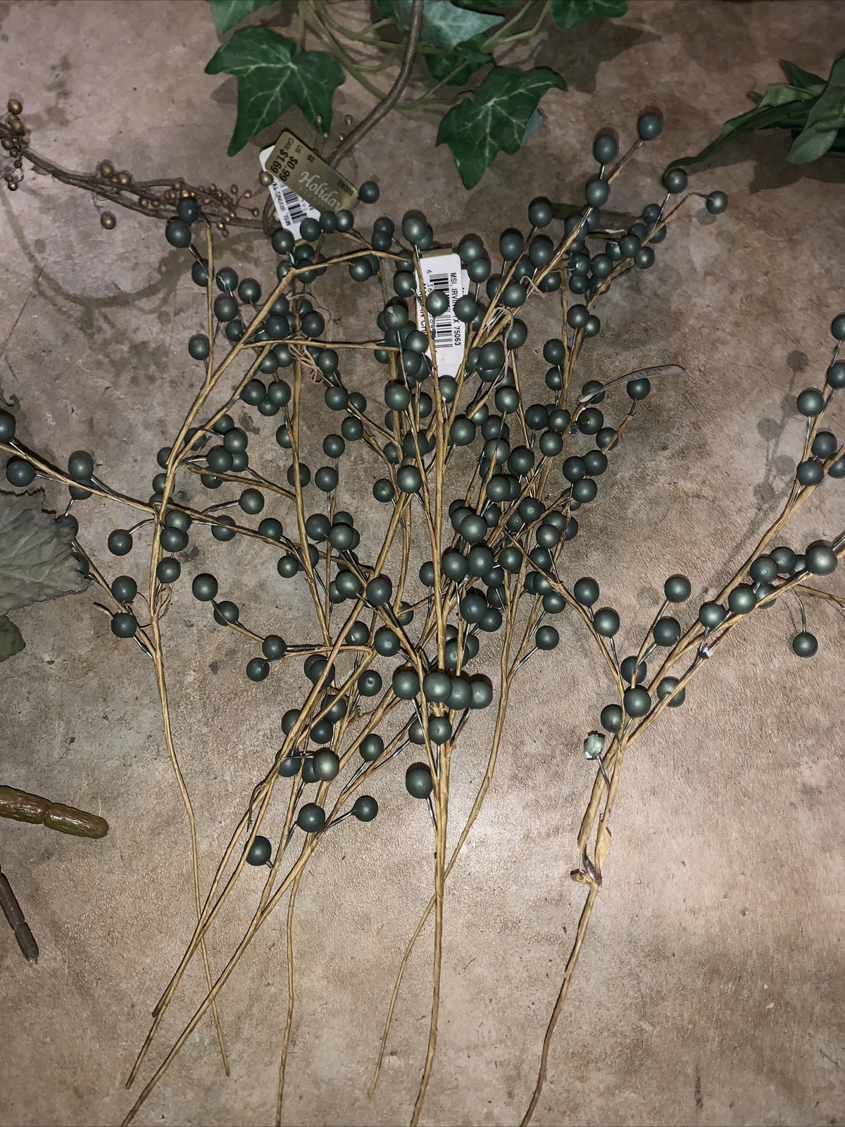 Assortment New Used Greenery Stems Vines Green Ivy Pip Berry Bush Garland ❤️tb5m