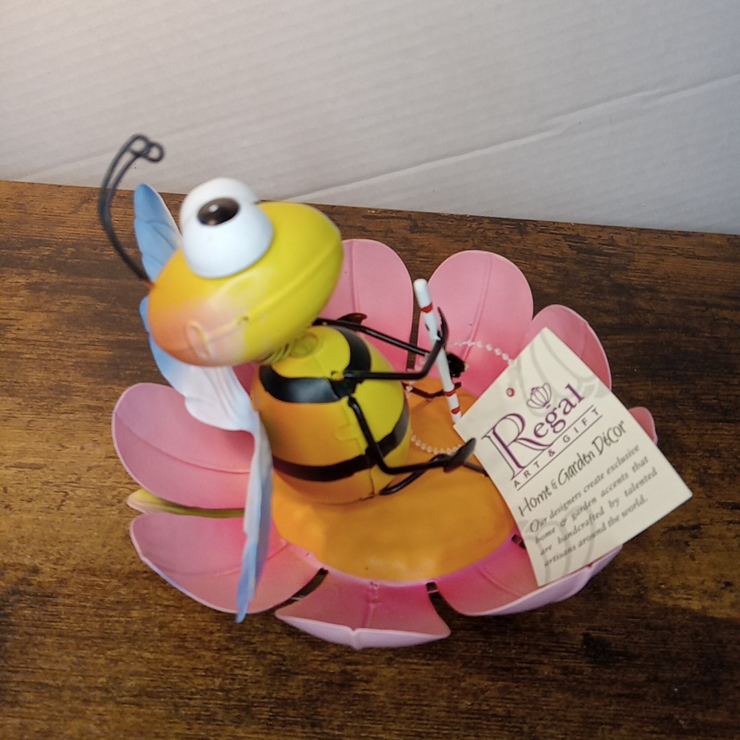 Regal Art & Gift Bee On Flower Tin Yard Decor Pink Flower Straw Decoration