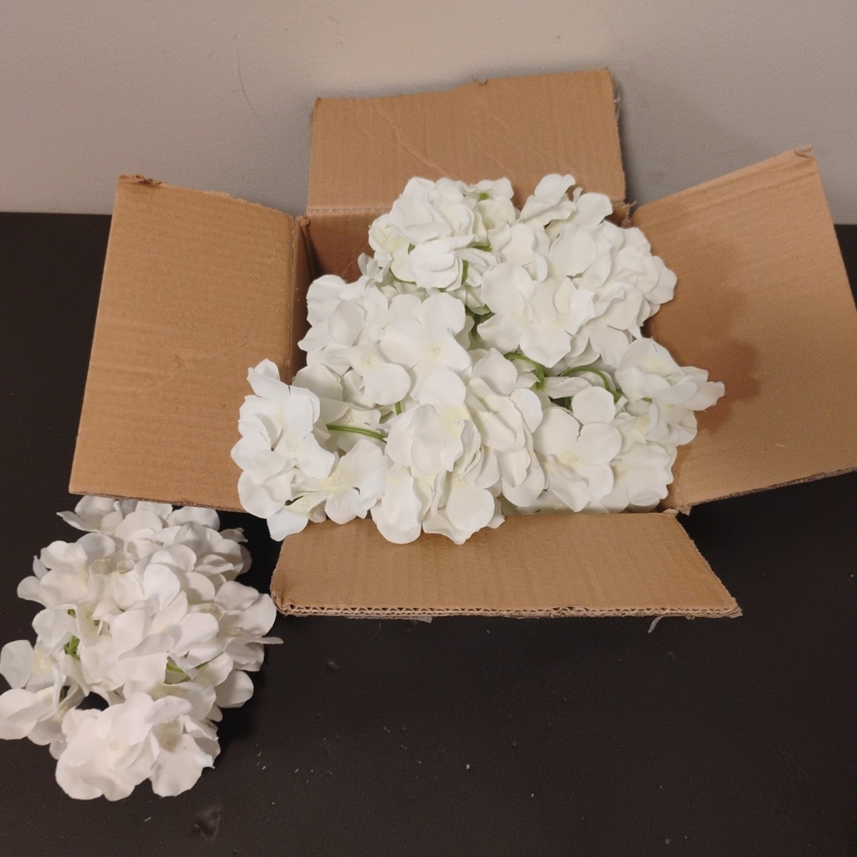 Auihiay White Artificial Flowers New