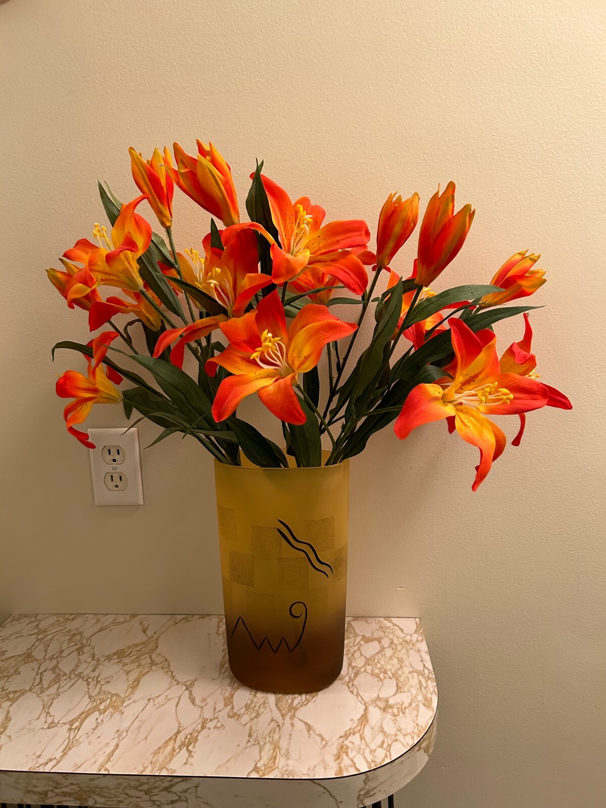 Gorgeous Artificial Silk Flower & Glass Vase Arrangement 24″ Tall x 24″ Wide