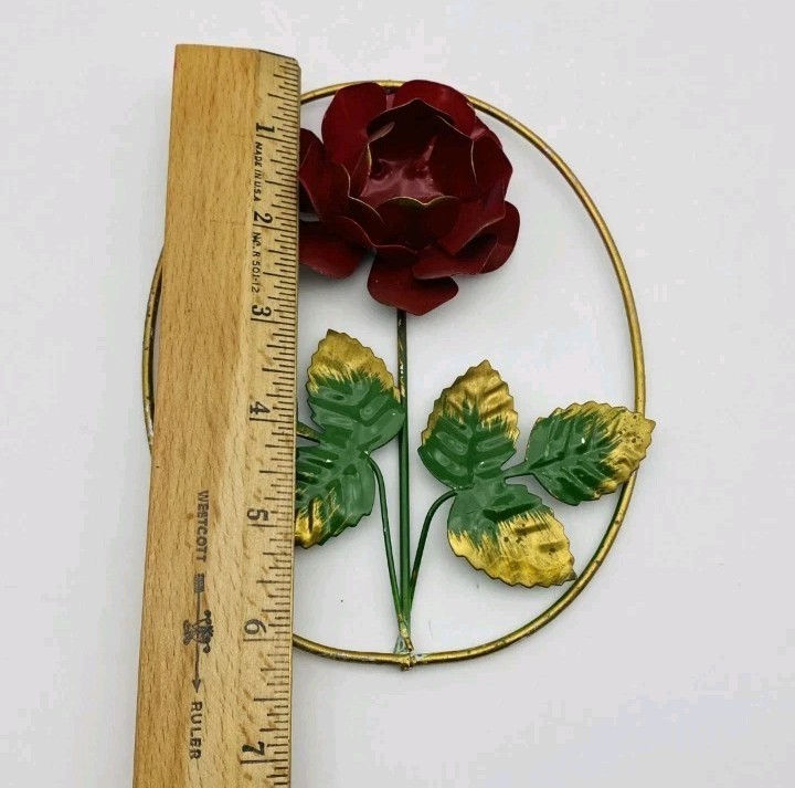 Vintage Red Rose Wreath metal wall place Made in Hong Kong