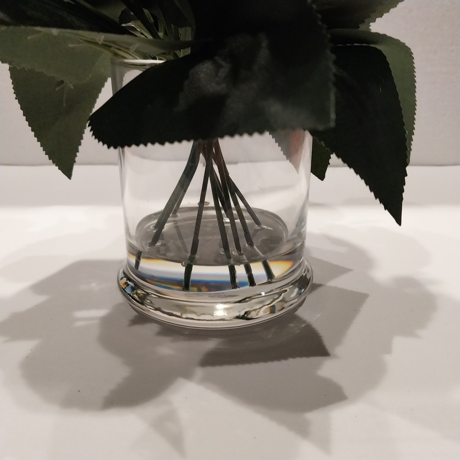 Faux Artificial Roses Flower Arrangement in Glass Vase w/ Faux Water