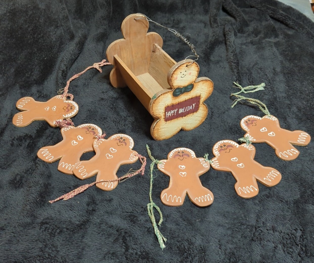 Primitive Rustic GINGERBREAD MAN Basket & Hanging Decorations HAPPY HOLIDAYS