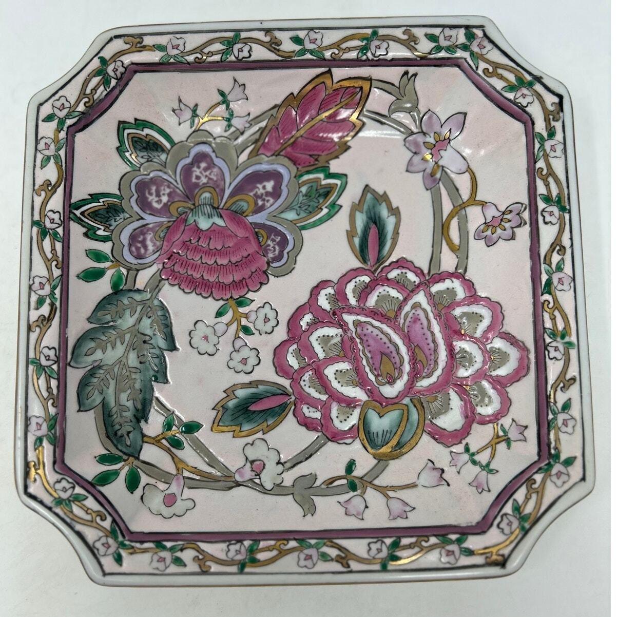 Classic Traditions a JC Penney Exclusive Floral Decor Plate Pink Green