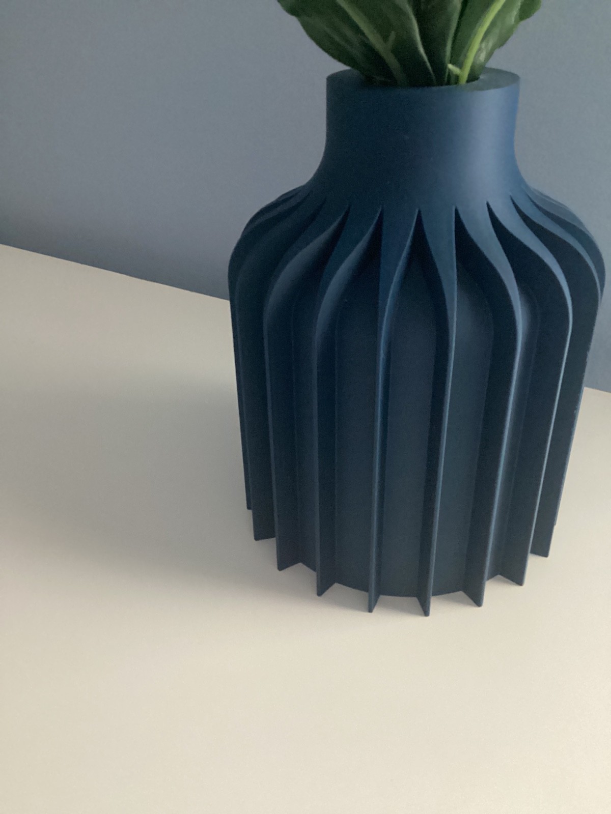 3D VASE GEOMETRIC INDOORS USE ONLY NAVY BLUE NEW ROUND MEDIUM